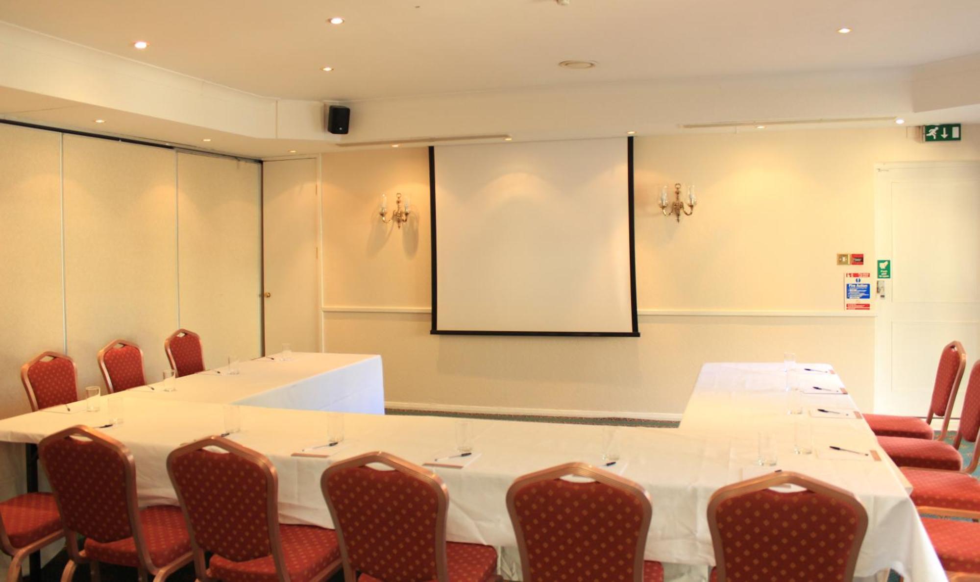 The Devil'S Punchbowl Hotel Hindhead Экстерьер фото