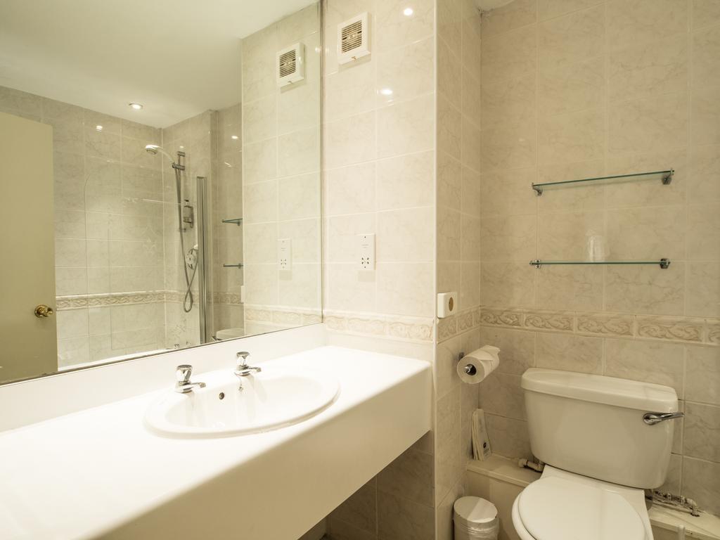 The Devil'S Punchbowl Hotel Hindhead Экстерьер фото