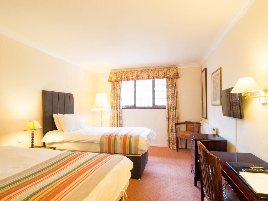 The Devil'S Punchbowl Hotel Hindhead Экстерьер фото